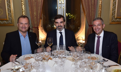 El Círculo Ecuestre recibe los prestigiosos vinos de la Maison Schröder & Schÿler