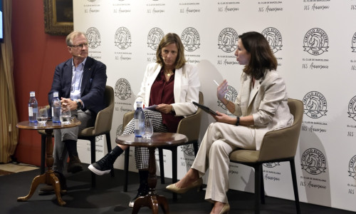 Luis Badrinas and Eva Rosell, CEO and General Director of Barcelona Health Hub, speak at the Círculo Ecuestre about the future of the technological innovation center in the field of digital health