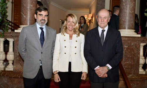 El Círculo Ecuestre homenajea a Maria Eugenia Gay, ex delegada del Gobierno en Cataluña