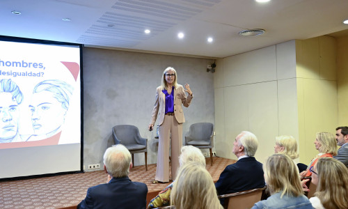 La investigadora Laura Sagnier presenta su última investigación, 