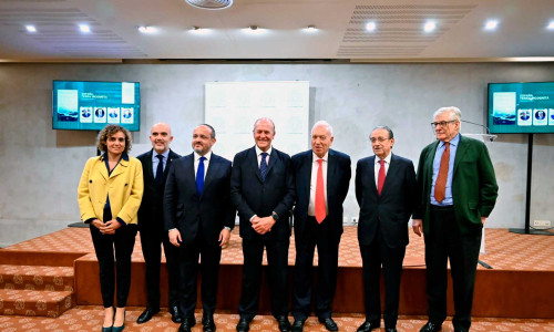 José Manuel García-Margallo, Fernando Eguidazu y Alejandro Fernández congregan a un centenar de oyentes a la presentación del libro 
