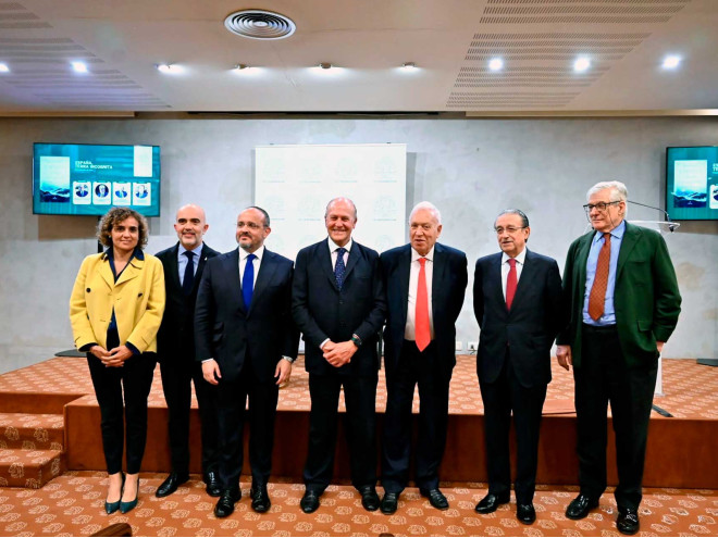 José Manuel García-Margallo, Fernando Eguidazu y Alejandro Fernández congregan a un centenar de oyentes a la presentación del libro 