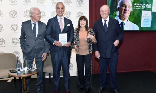 El doctor Manuel de la Peña desvela los secretos para vivir con salud 120 años junto a Loles León, en el Círculo Ecuestre