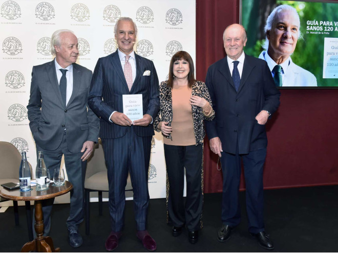 El doctor Manuel de la Peña desvela los secretos para vivir con salud 120 años junto a Loles León, en el Círculo Ecuestre El doctor Manuel de la Peña desvela los secretos para vivir con salud 120 años junto a Loles León, en el Círculo Ecuestre