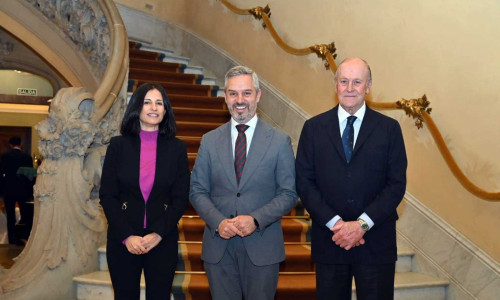Juan Bravo (PP) pide concreción al Gobierno en las medidas en materia de defensa y la necesidad de alcanzar acuerdos económicos pragmáticos, en el Círculo Ecuestre