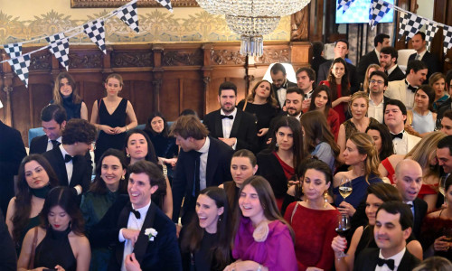 Soirée du Grand Prix Mónaco en el Círculo Ecuestre: la fiesta interclubs que estrecha lazos entre la comunidad joven de los clubes de Barcelona y Madrid