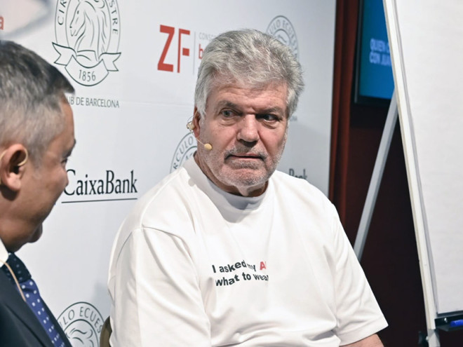 Villalonga (ex presidente de Telefónica) señala en el Círculo Ecuestre la brecha energética entre China y Europa como un riesgo para el desarrollo de la inteligencia artificial