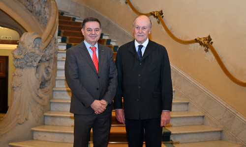 El Inspector General del Ejército de Tierra, D. Manuel Busquier, en su homenaje en el Círculo Ecuestre: <i>La guerra en Ucrania ha transformado por completo el campo de batalla en Europa</i>