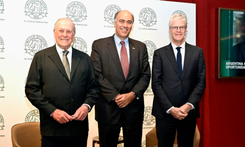 El embajador argentino advierte a las empresas españolas, en el Círculo Ecuestre: 